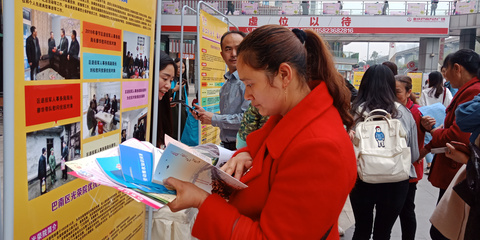 巴南區(qū)光榮院優(yōu)撫安置社會(huì)工作 以‘社工行千里 服務(wù)進(jìn)萬(wàn)家’為主題的社會(huì)經(jīng)濟(jì)咨詢(xún)服務(wù)宣傳實(shí)踐